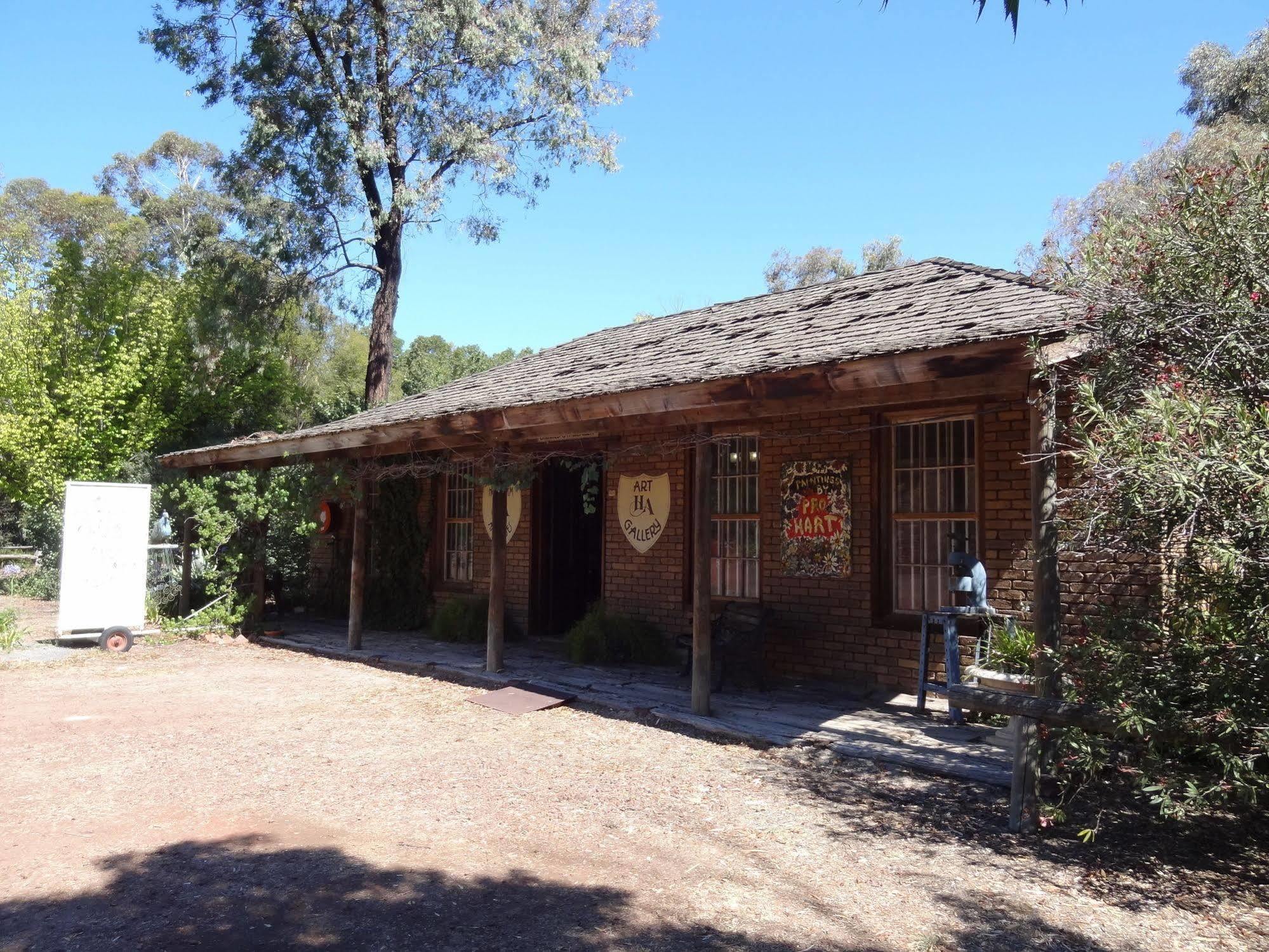 Olde Horsham Motor Inn Exterior foto